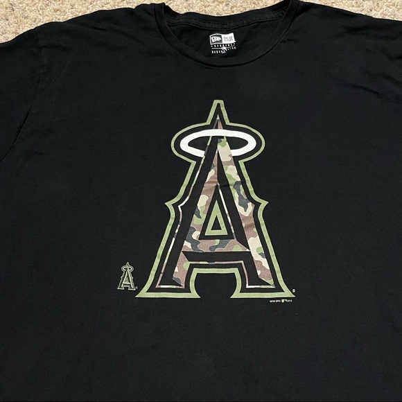 MENS NEW ERA MILITARY ANGELS GRAPHIC TEE - Picture 2 of 6